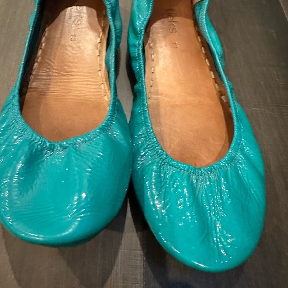 Tieks Turquoise  Blue Ballet Flats with Patent Leather Finish size 13 - Picture 2 of 8